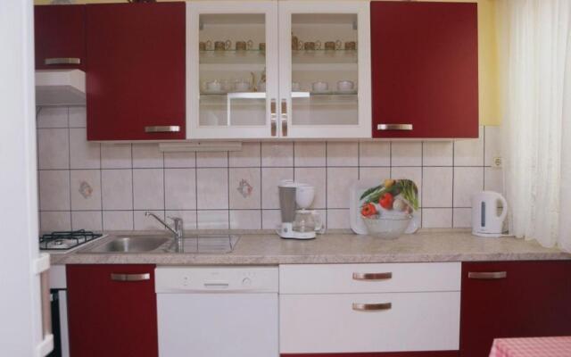 Apartments Liza - 80m from the sea