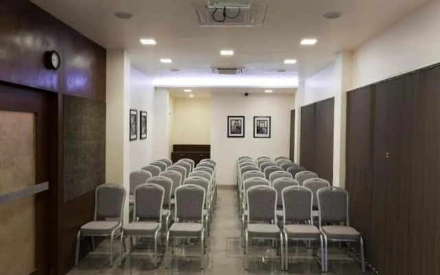 Skylark Business Hotel
