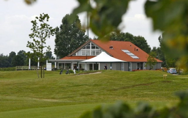 Holiday Home in Zeewolde With Jetty Next to Golf Course