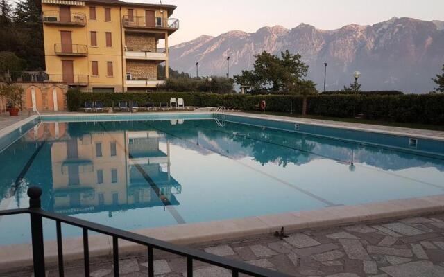 Appartamento Tobias 201 La Portella by Gardadomusmea