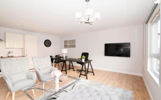 Luxury 2 Bed 2 Bath - Free Parking