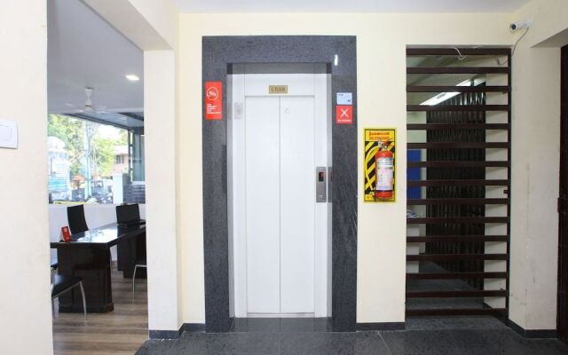 OYO 9525 Park Service Apartments