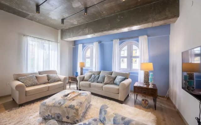 Chic Historic Townhouse in City Centre Willemstad