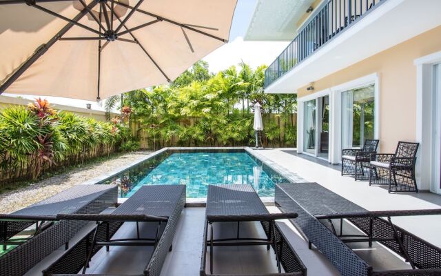 Seaview Pool Villa Dragon D in Tropics