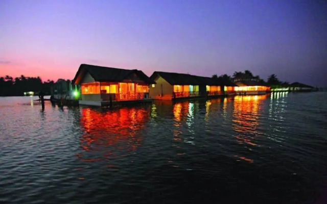 Emarald Pristine Island Floating Resort