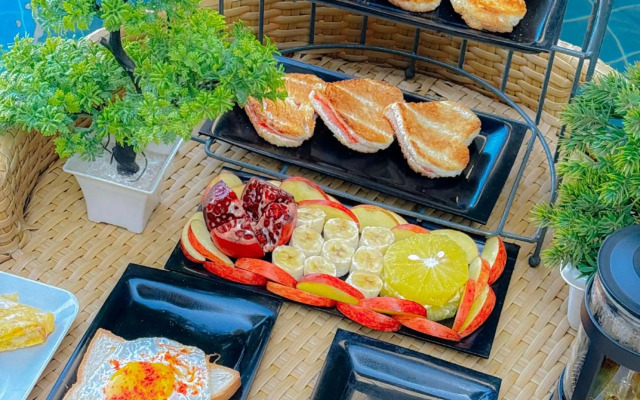 Vee Resort -The Suites of Royals