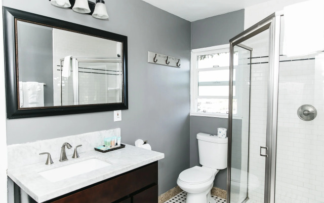 Seaside Laguna Inn & Suites