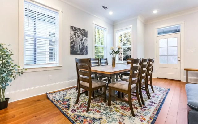 5 Bedroom Apartment near French Quarter by Hosteeva
