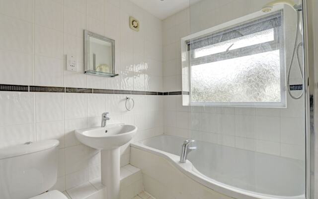 Peaceful Holiday Home in Saundersfoot With Balcony