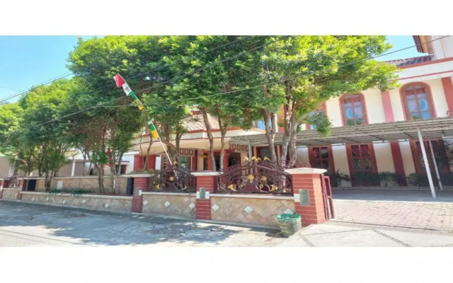 Hotel O Solo near RS JIH Solo formerly Azifa Inn