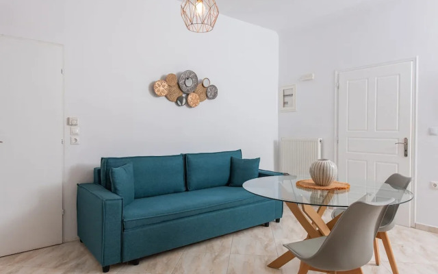 Golden Sunrise Suites - Santorini Pool Bliss Suite