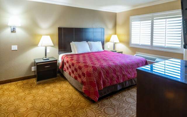 Econo Lodge Inn & Suites Fallbrook Downtown
