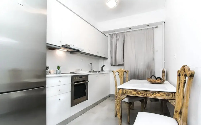 Charming 2 bdr apt next to Piraeus port