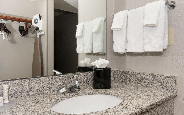 Courtyard by Marriott Charlotte Lake Norman