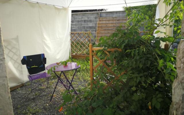 Studio Lumineux Avec Terrasse