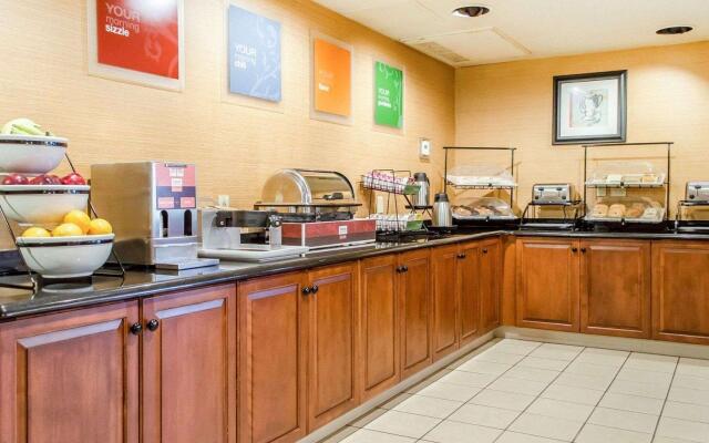 Comfort Inn & Suites York North