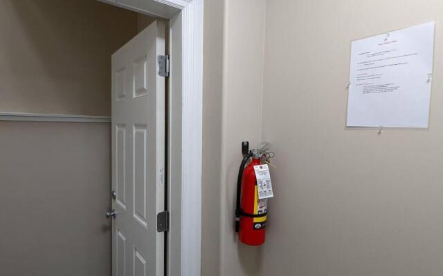 Exquisite And Modern Executive Suite With Parking