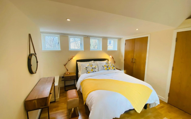 2 Bed 2 bath with Private Parking