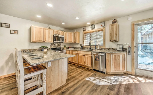 Ruidoso Vacation Rental w/ Covered Hot Tub!