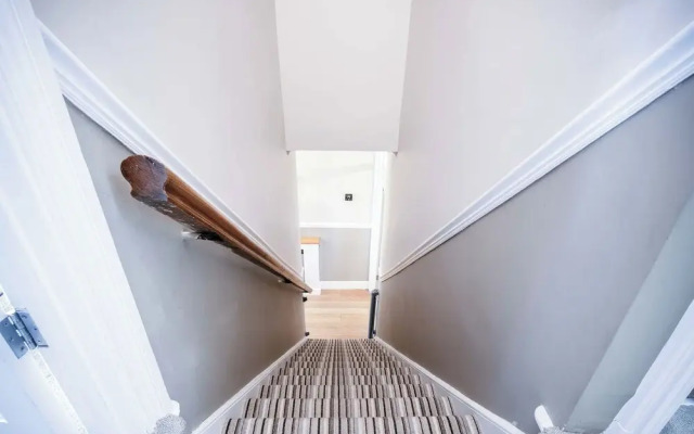 Overland Road 4 Bed House Mumbles