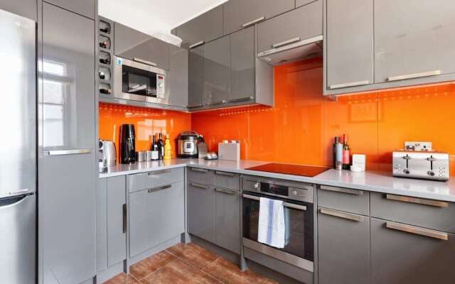 Chic Victorian House near London Bridge
