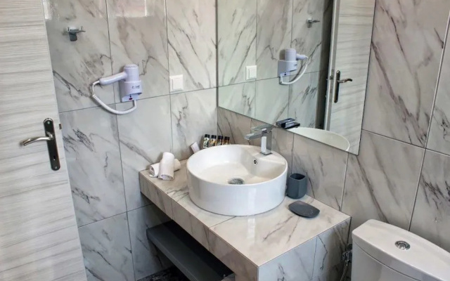 Theros Villas & Suites