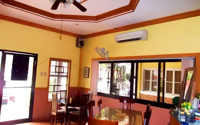 Advianne's Cafe, Hotel, and Restaurant