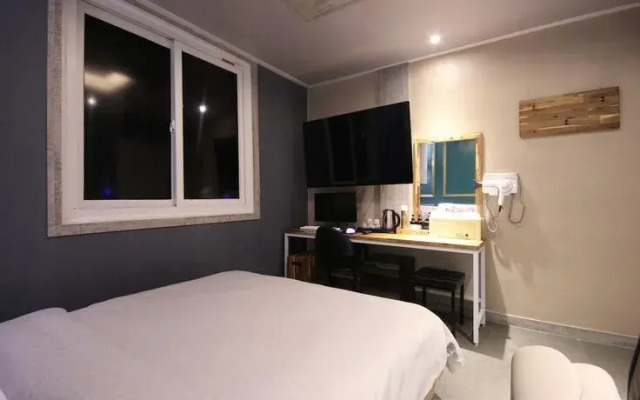 Gumi Indong Hotel Comma