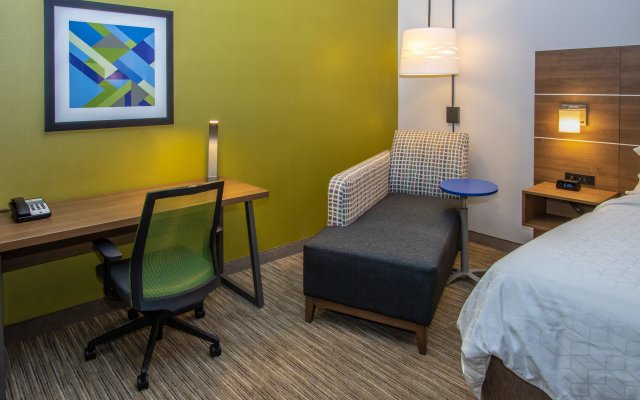 Holiday Inn Express Hotel & Suites Roseville-Galleria Area, an IHG Hotel