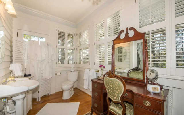 Oak Hill on Love Lane