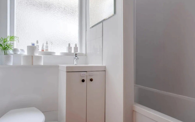 Lovely 1 Bedroom Self-contained Flat in Greenwich