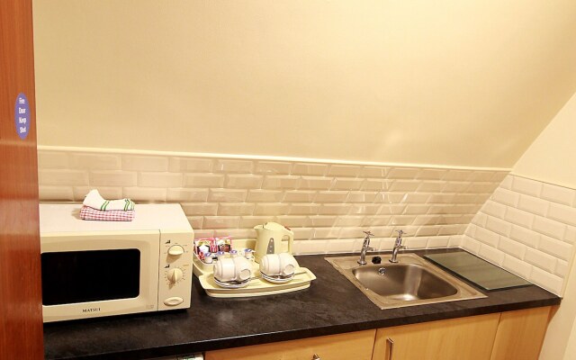 Belmore Court & Motel