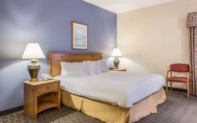 Days Inn by Wyndham Mackinaw City/Bridgeview Area
