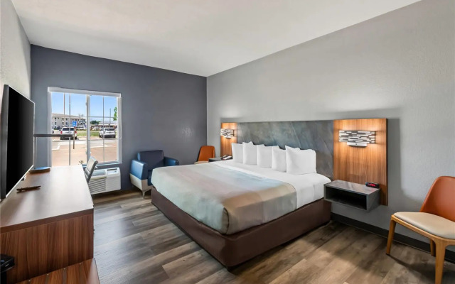 Quality Inn & Suites Manhattan