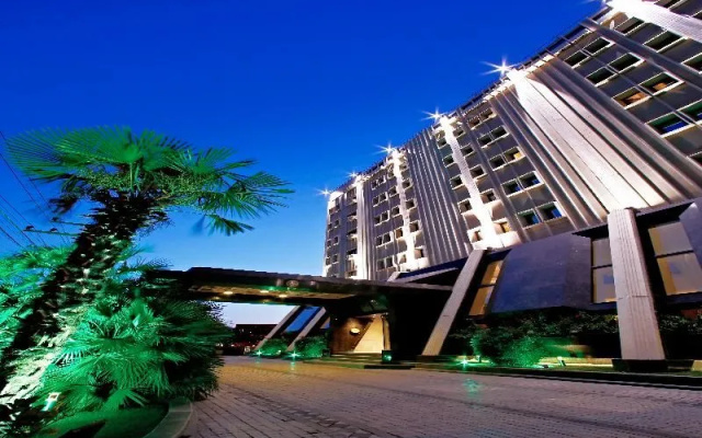 Grand Almira