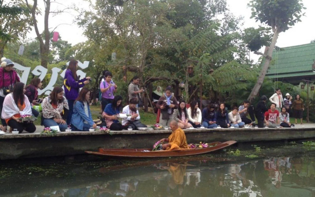 Aioun At Amphawa
