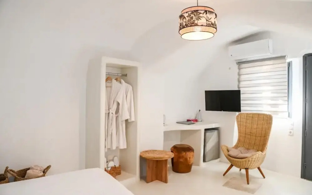 Amphora Helios Gem - Private Jacuzzi and Views