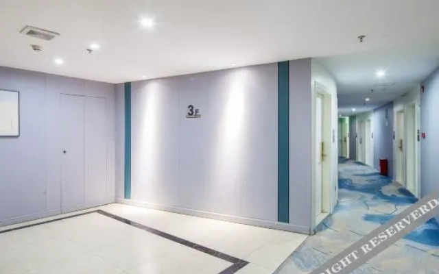 Yuefeng Hotel (Yangjiang Bus Terminal, Wal-Mart)