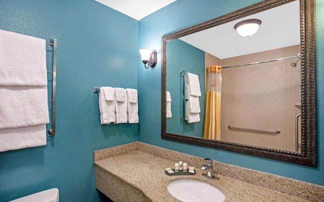 La Quinta Inn & Suites by Wyndham PCB Pier Park area