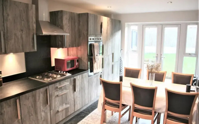 NEW Vibrant 3BD House in Coventry West Midlands