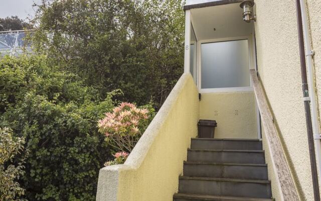 6 Knowle Court