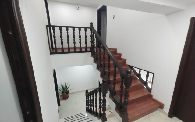 Ayenda Gold House