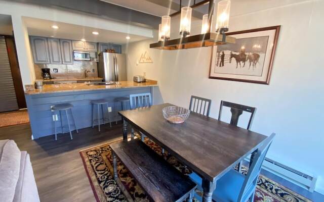 #001 Vail International