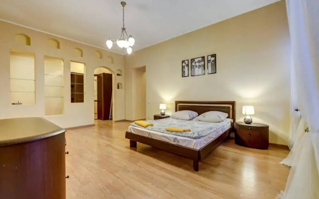 Stn Apartments Near Moskovsky Railway Station