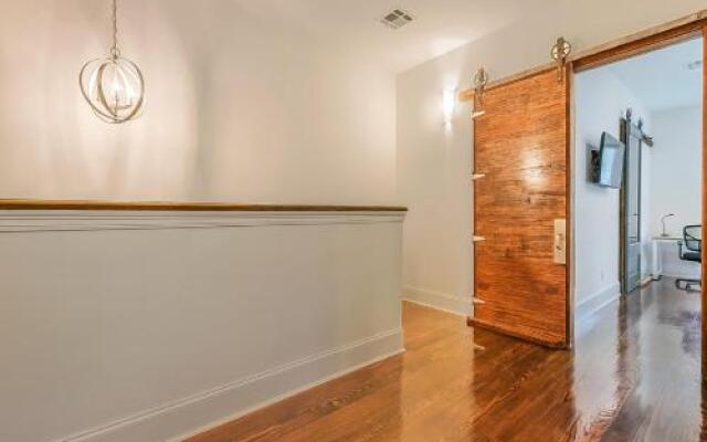 Luxury Loft-Style 3BR Townhouse by Hosteeva