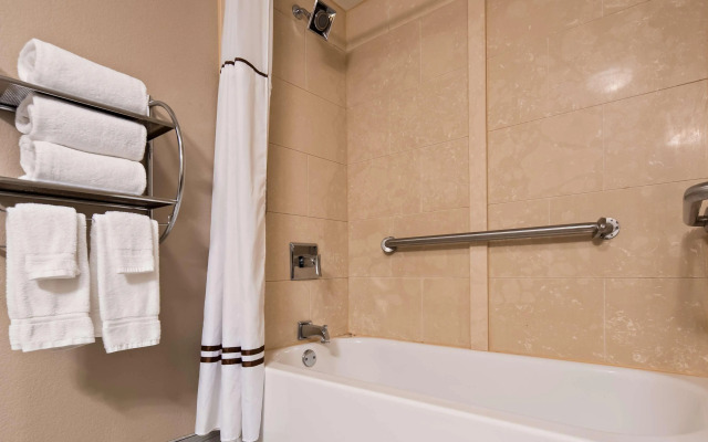 Best Western Plus Sunrise Inn