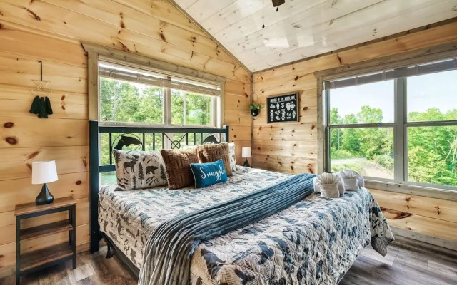 Eagle Splash Vista| Pool Projector, Pet Friendly, Game Room