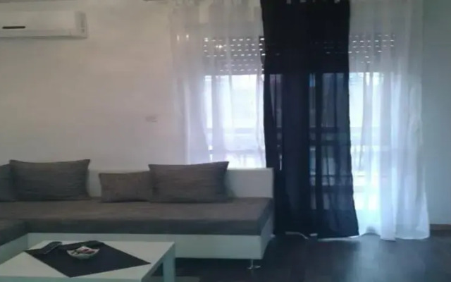 Modern Split Apartment