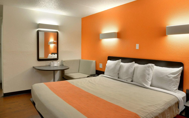 Motel 6 Toledo, OH