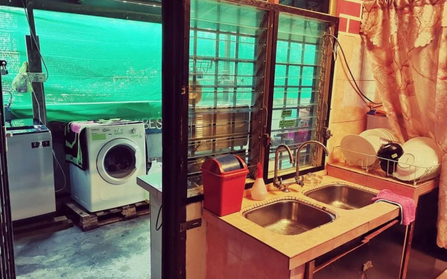 BOBI's Cafe Backpackers Hostel